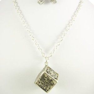 Cube Necklace Set